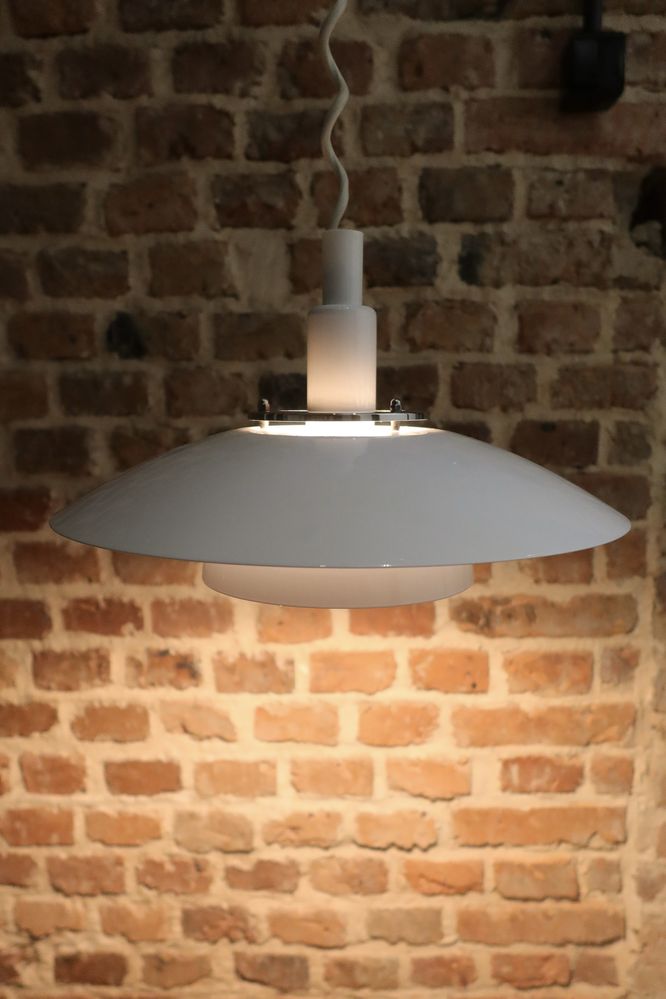 Duńska lampa wisząca jak louis poulsen space age