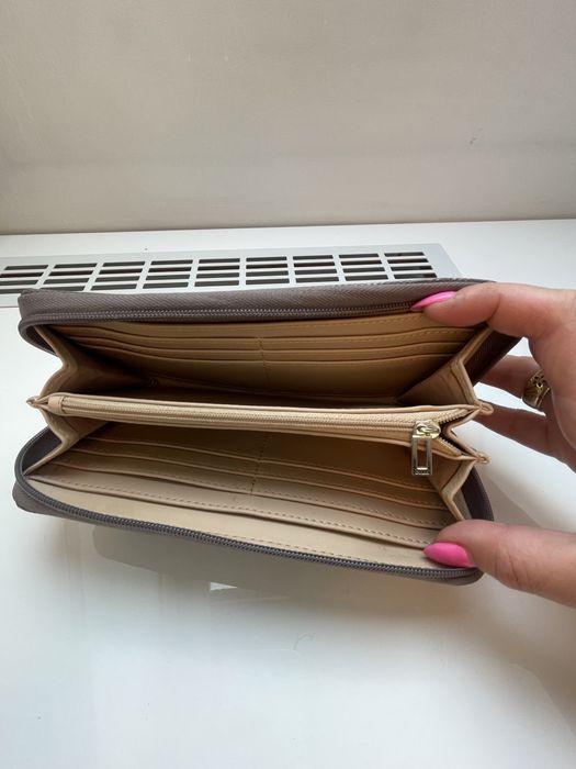 Portfel Guess szary lakierowany prada lv gg