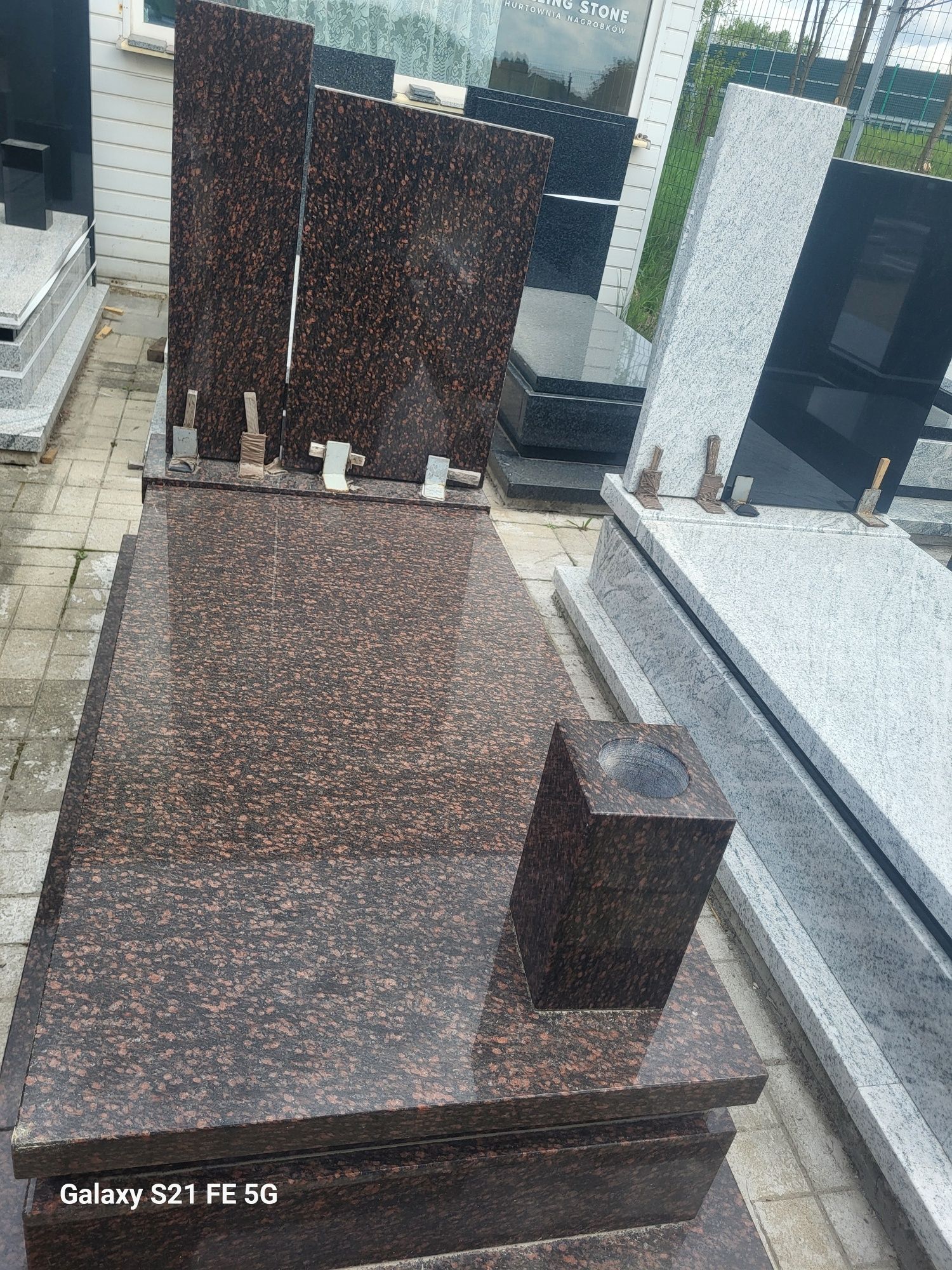 Tanie pomniki od 4500 zł .NAGROBKI Granitowe.Pomniki podwojne od 7000