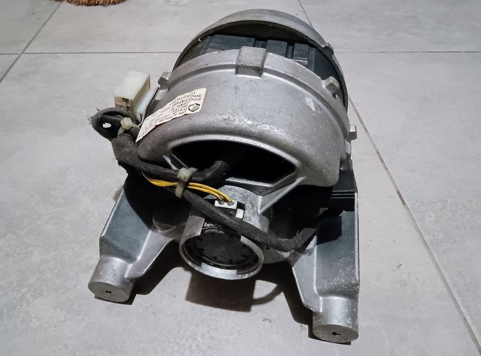 Продам двигун до пральної машини Privileg