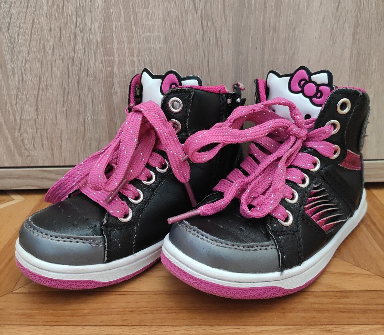 Ładne buty przejściowe wiosna jesień Hello Kitty r.24
