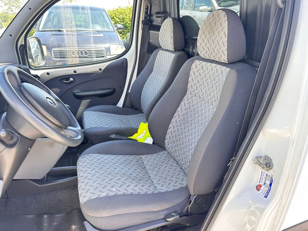 Fiat doblo fibrada com ac a trabalhar