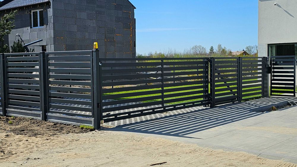 Ogrodzenie palisadowe, furtki, bramy, napędy- materiał plus montaż