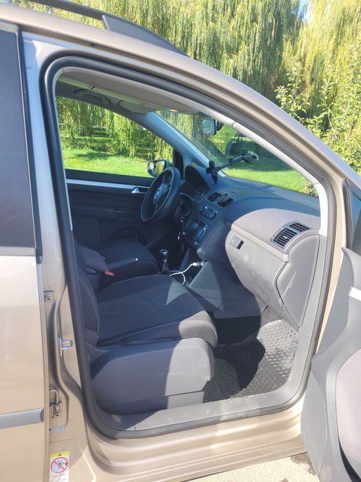 продаю власний автомобіль VW TOURAN