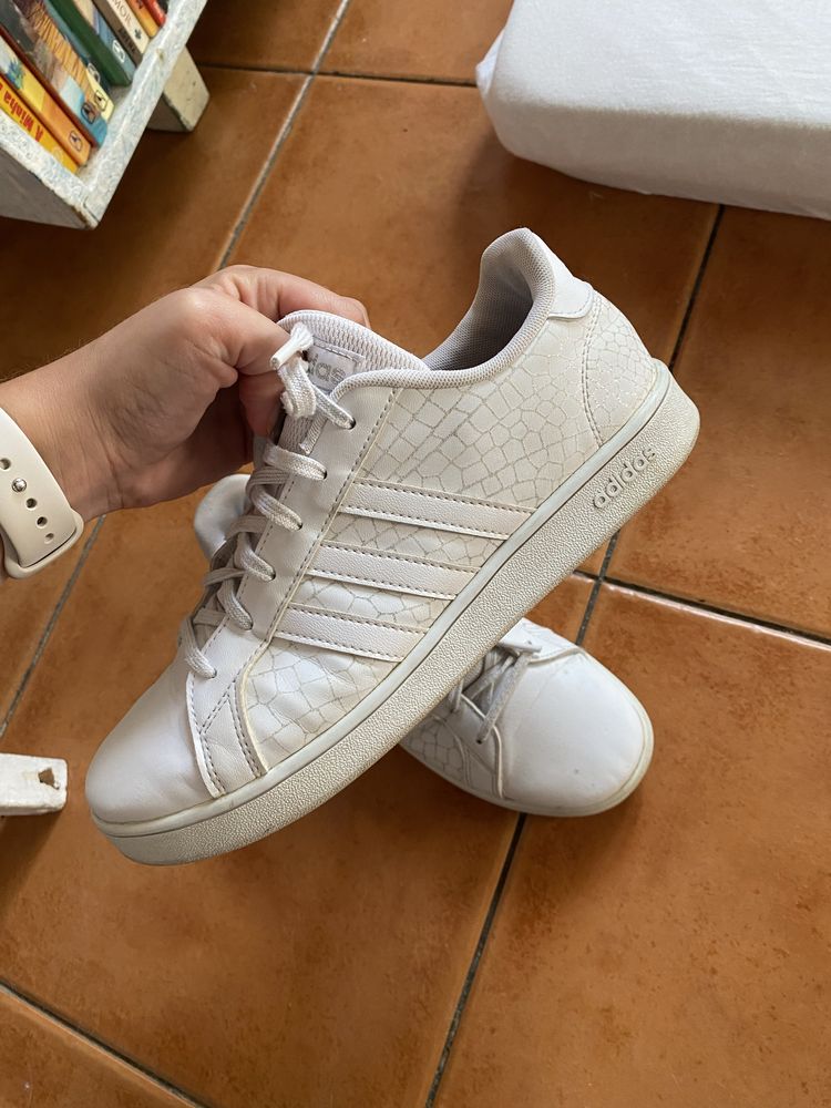 Adidas brancos | 39