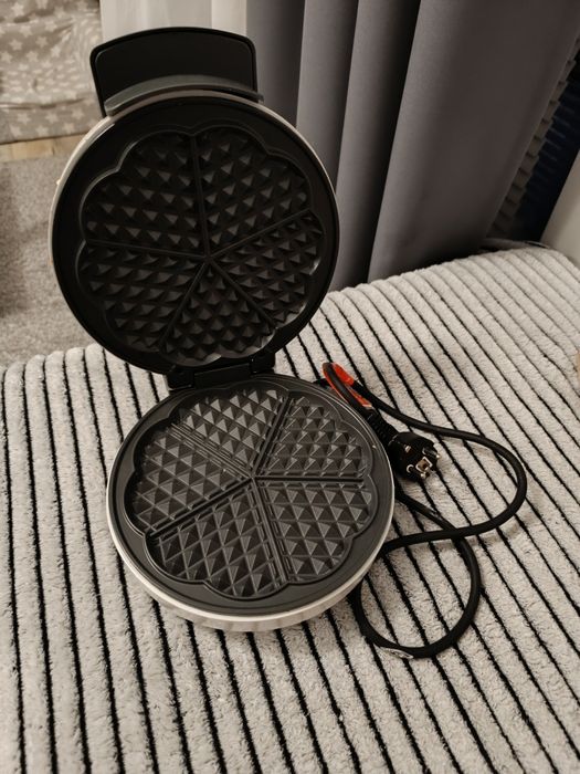 Gofrownica prawie nowa