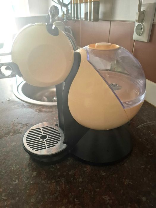 Máquina de cafe  dolce gusto