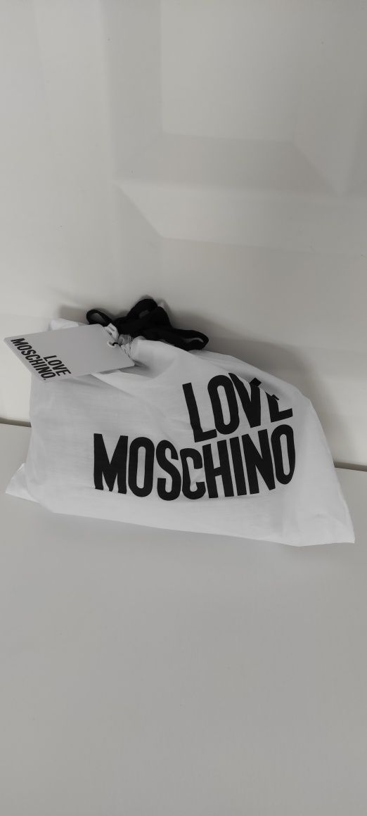 Nowa kosmetyczka Love Moschino