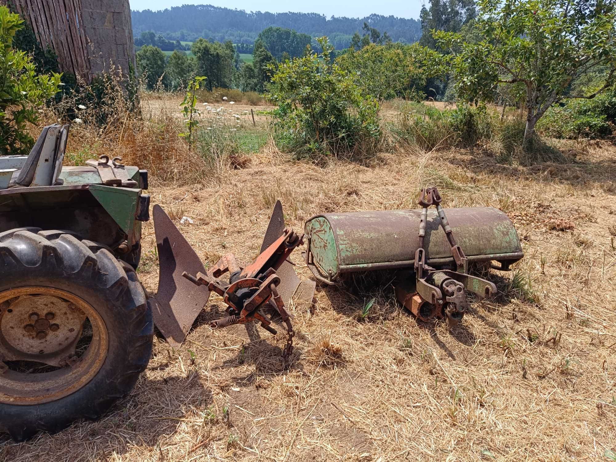 A venda trator Adriatica 24 cavalos para peças com frese e charrua