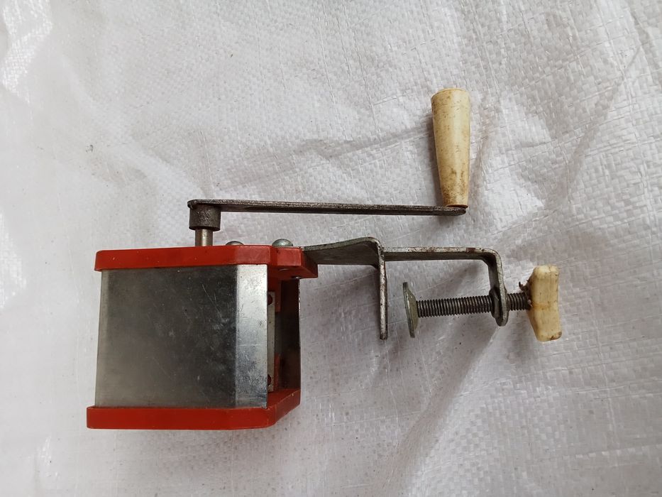 Ручная мельница, млинок