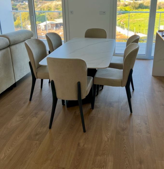 Mesa de Jantar + 6 Cadeiras