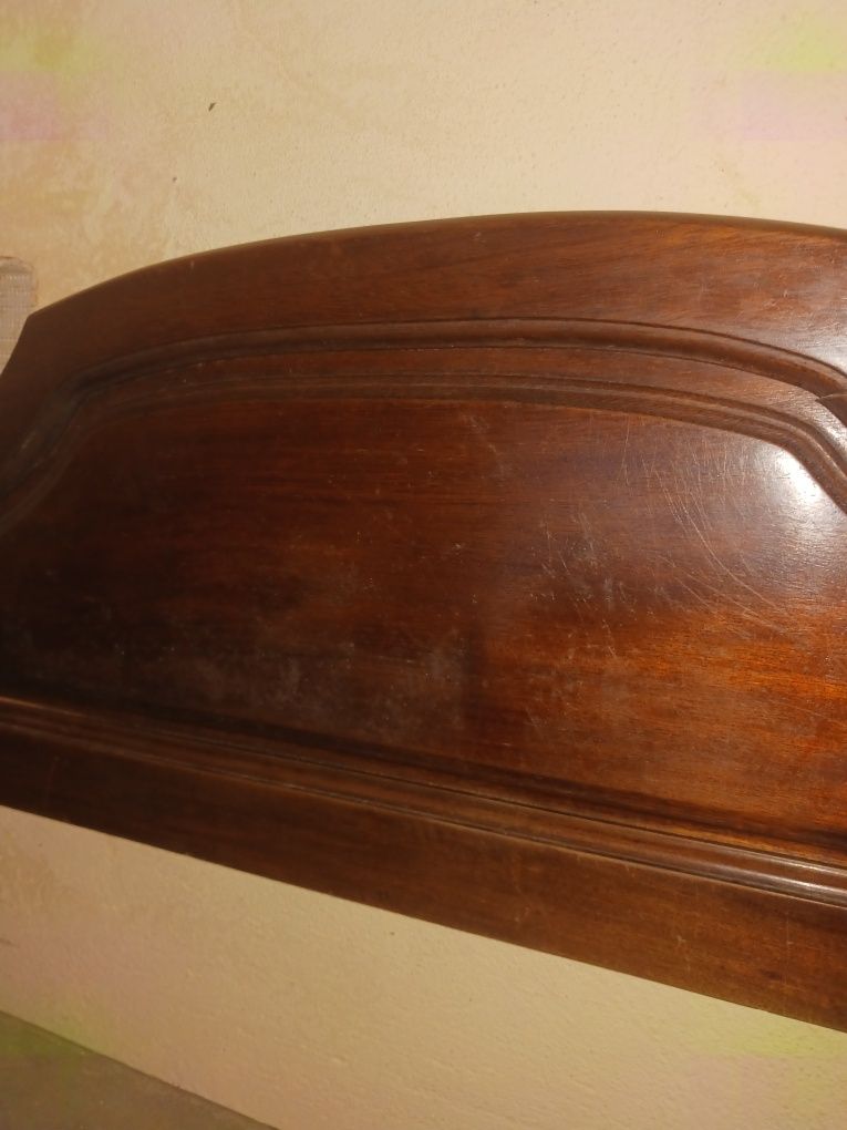 Mobília de quarto solteiro em madeira. Roupeiro, escravaninha, cama