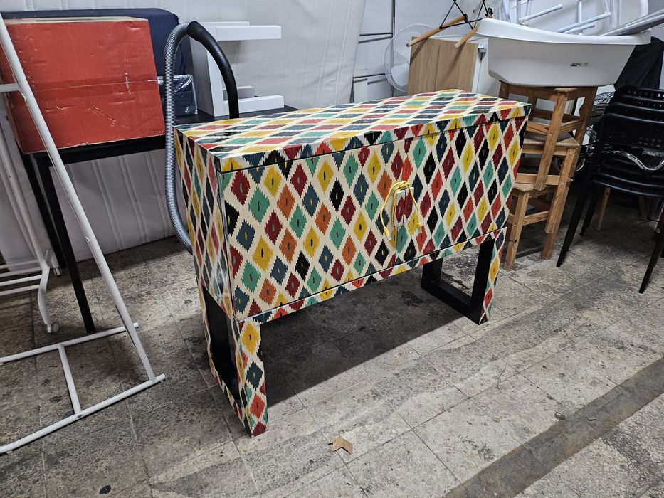 Cómoda Arlequim pintada à mão