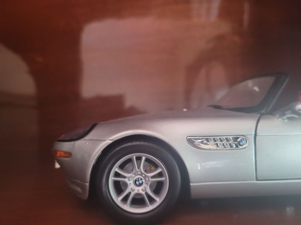 Miniatura 1:18 BMW Z8