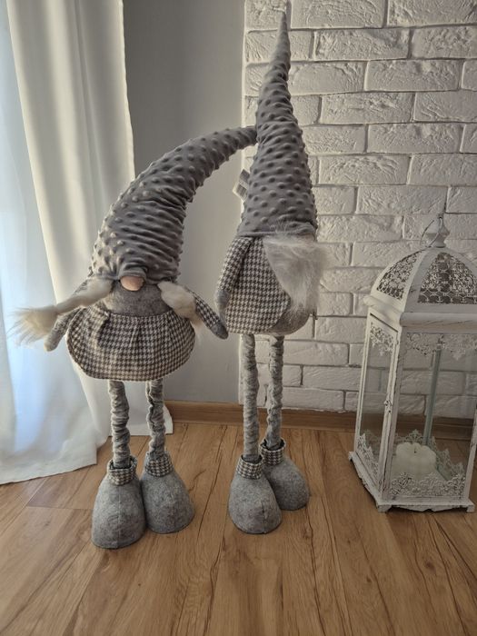 Urocza para świątecznych skrzatów – dekoracja bożonarodzeniowa do domu