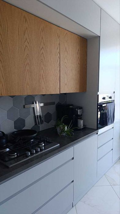 Продаю 2к квартиру в центрі біля стометрівки в новобудові.Документи є