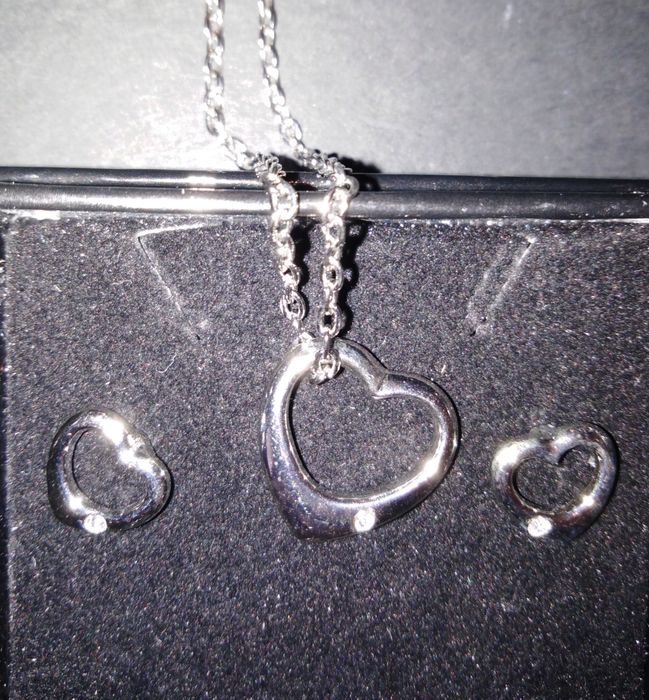 Conjuntos bijuteria, colar / fio + brincos, NOVOS (várias marcas)