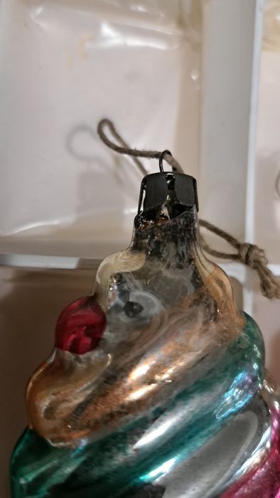 26-H kolorowe bombki PRL