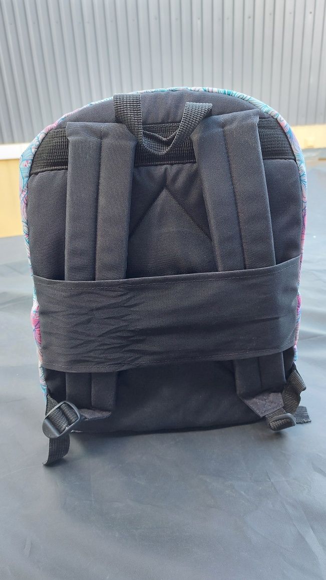 Vende-se mochila e lancheira marca Ghuts