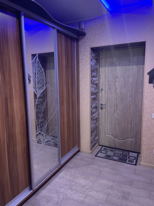 Продам двокімнатну квартиру, вул. Бородія