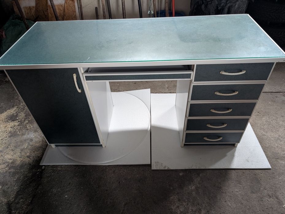 Biurko z blatem szklanym