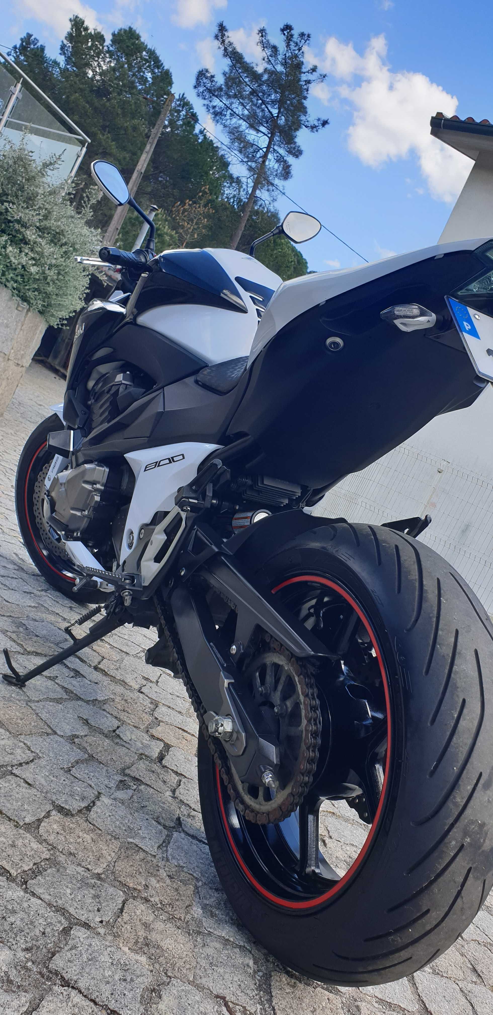 Kawasaki Z800 como nova