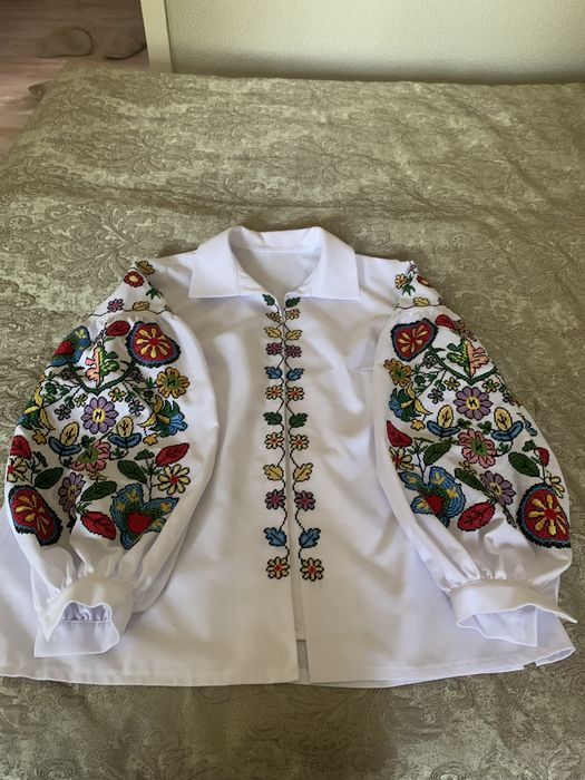 Вишиванка жіноча ручноі роботи