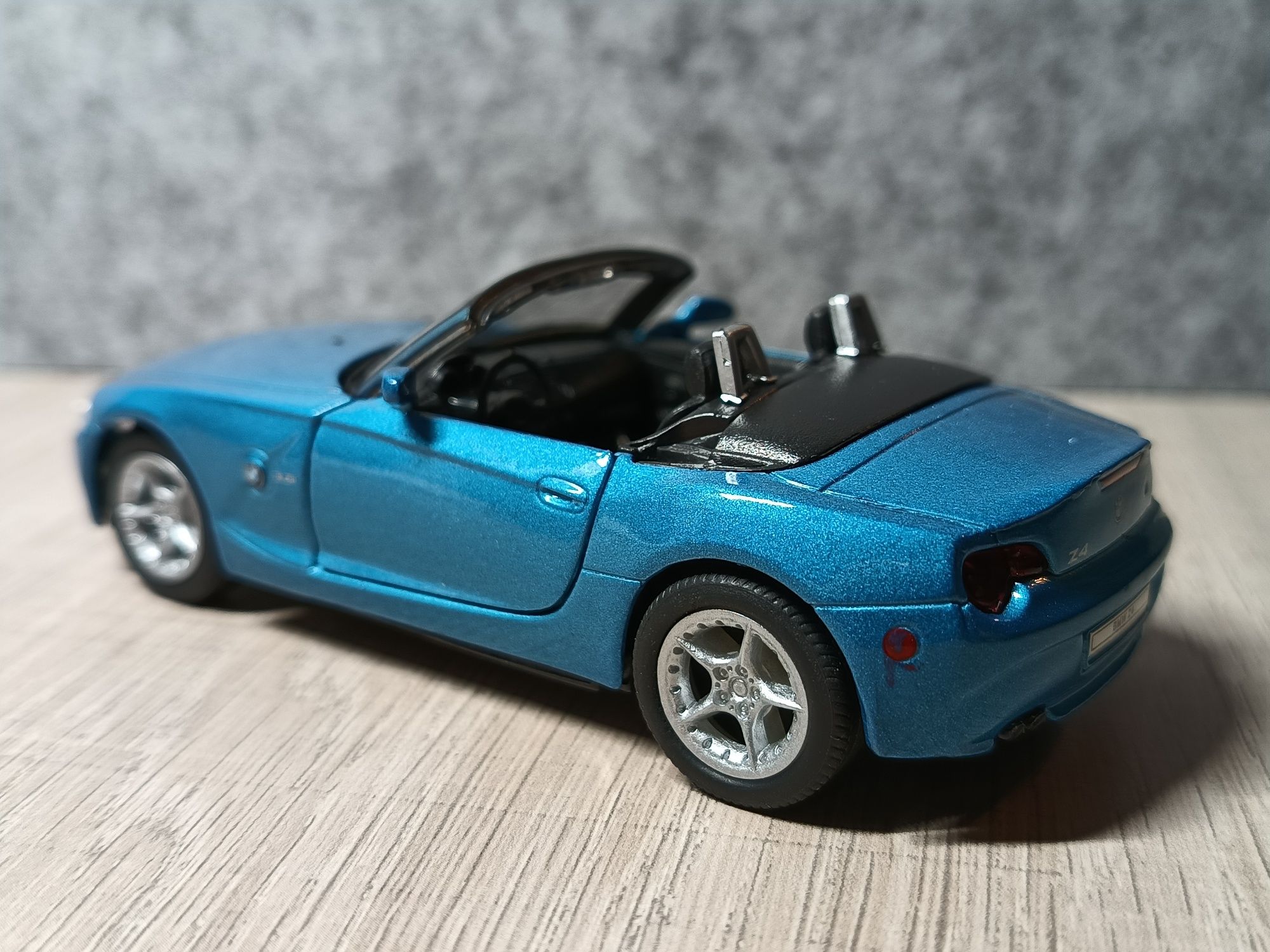 1:32 BMW Z4 Welly