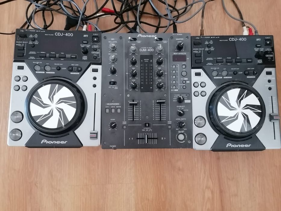 Mesa DJ-M400 Pioneer + 2 CDJS 400 Pioneer