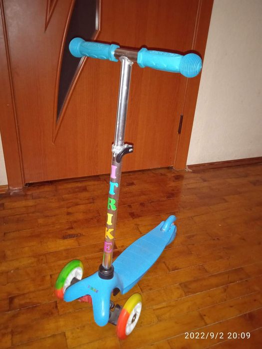 Самокат до 8 років, ручка регулюється