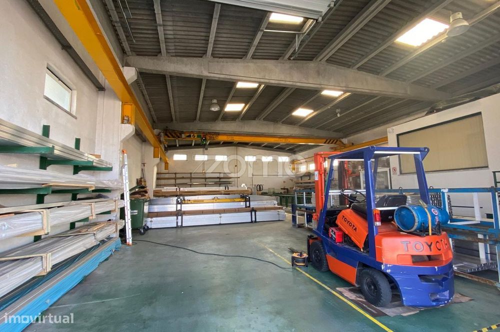 Armazém Industrial Mem Martins - Sintra - Como Novo