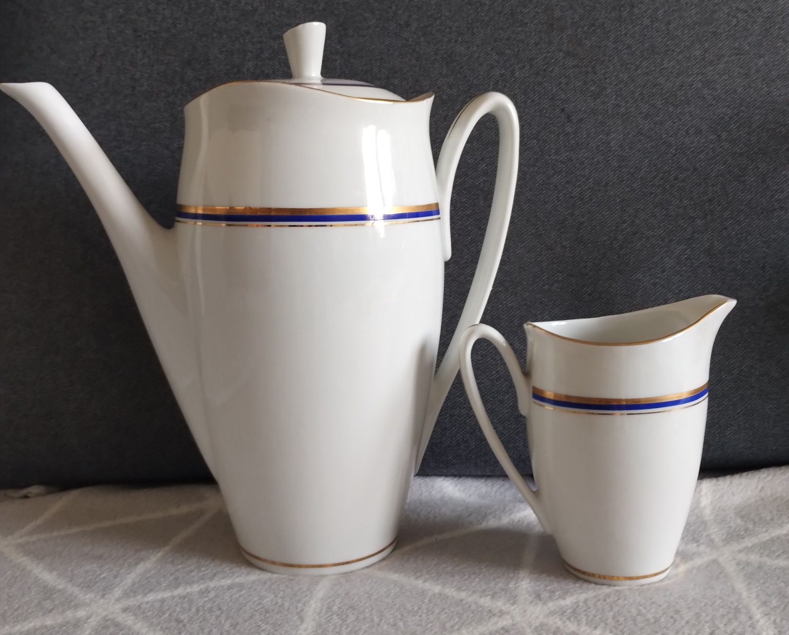 Dzbanek i mlecznik porcelana Wałbrzych