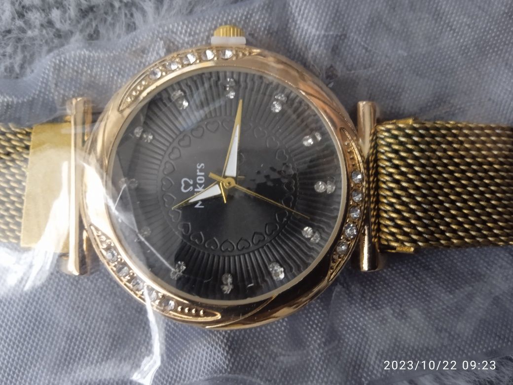 Nowe damskie eleganckie zegarki na magnetycznej bransolecie