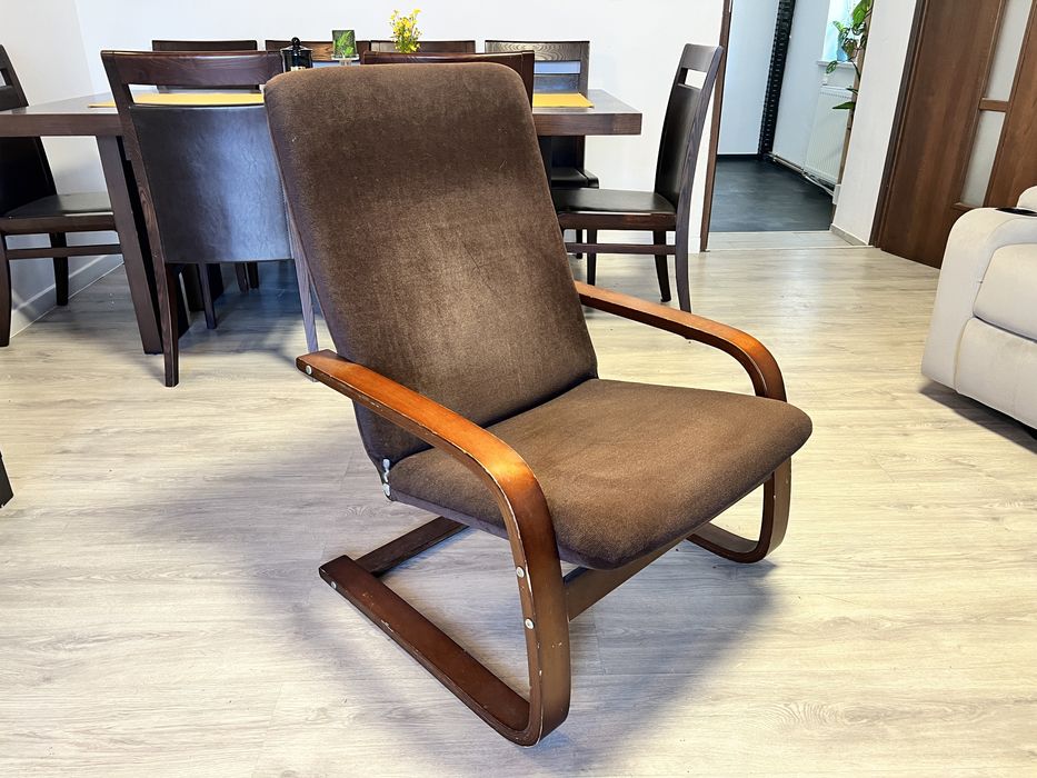 Krzesło fotel do salonu bujany dwie sztuki brązowy drewno
