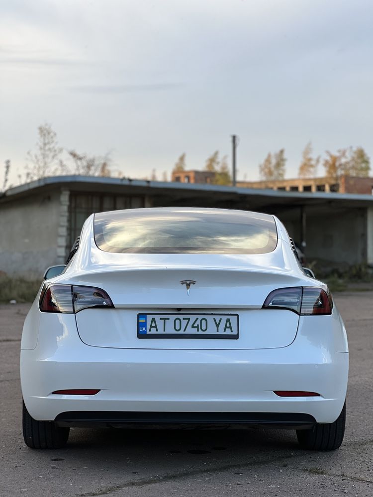 Tesla model 3 2021, рестайлінг