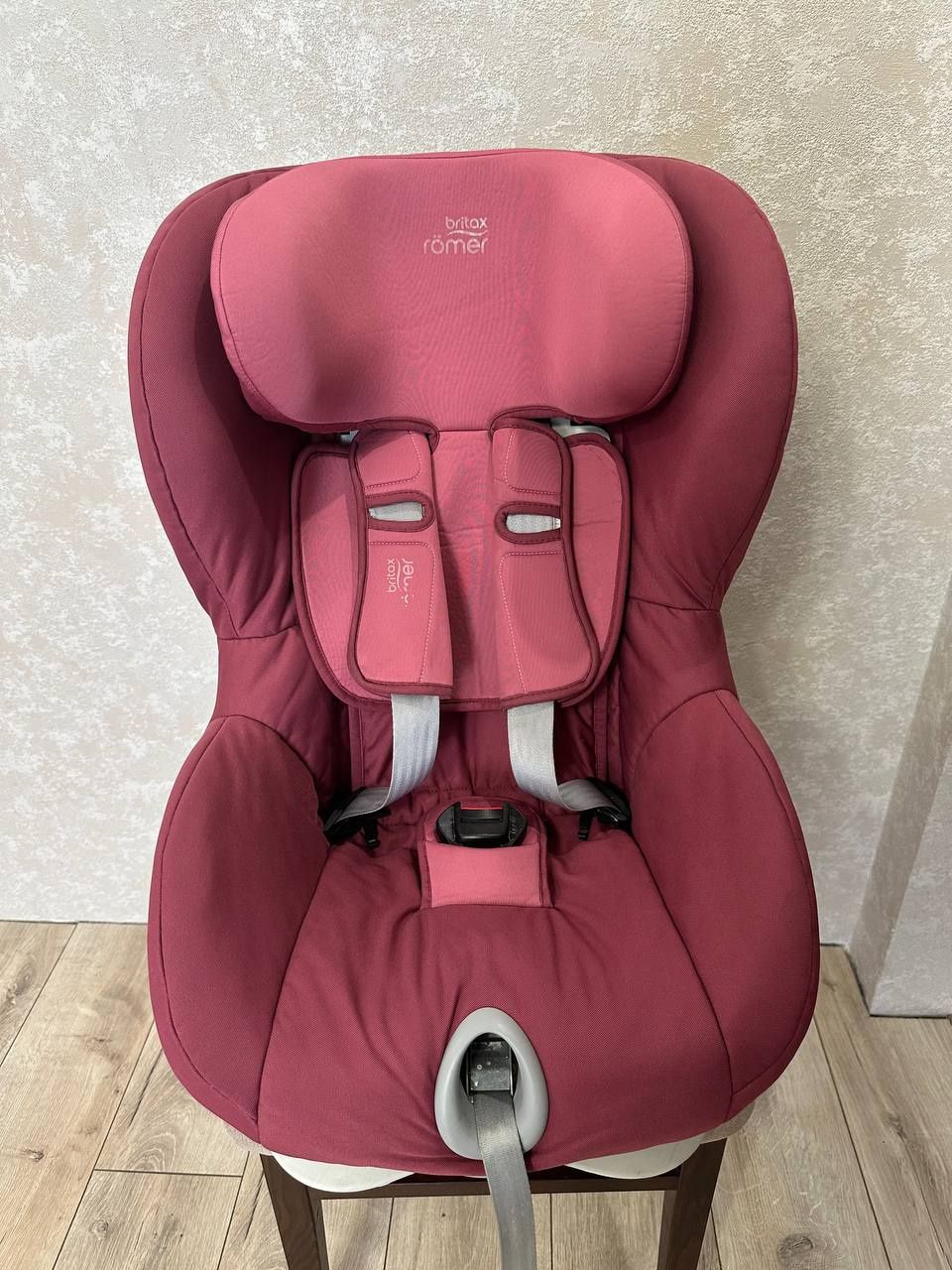 Britax Römer King II.
Это автокресло группы 1 (для детей весом 9-18 кг