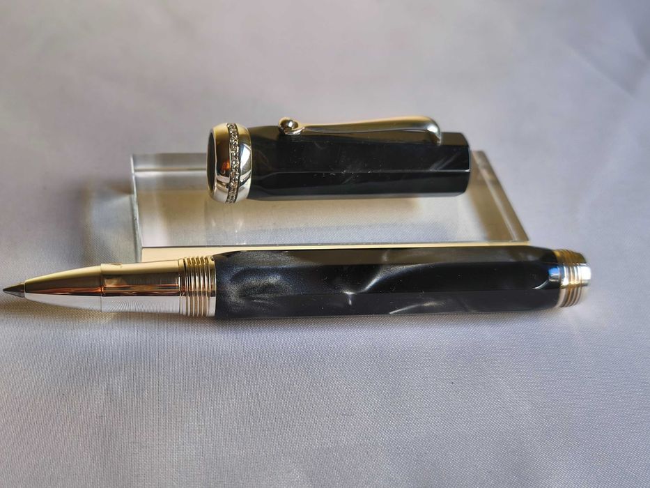 Caneta Montegrappa Micra Charcoal com Diamantes RollerBall