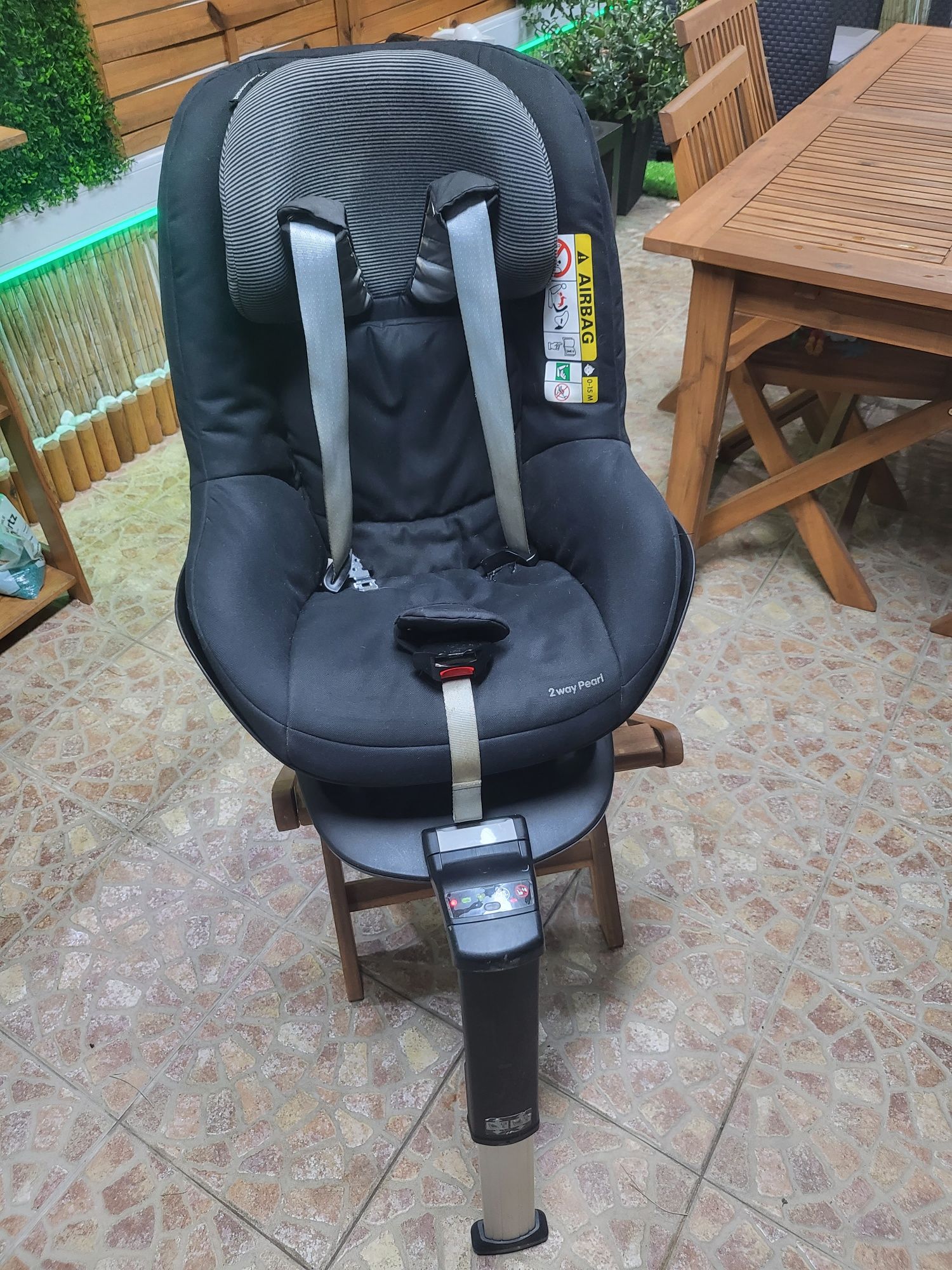 Cadeira bebé 2Way Pearl + Base isofix 
Maxi Cosi