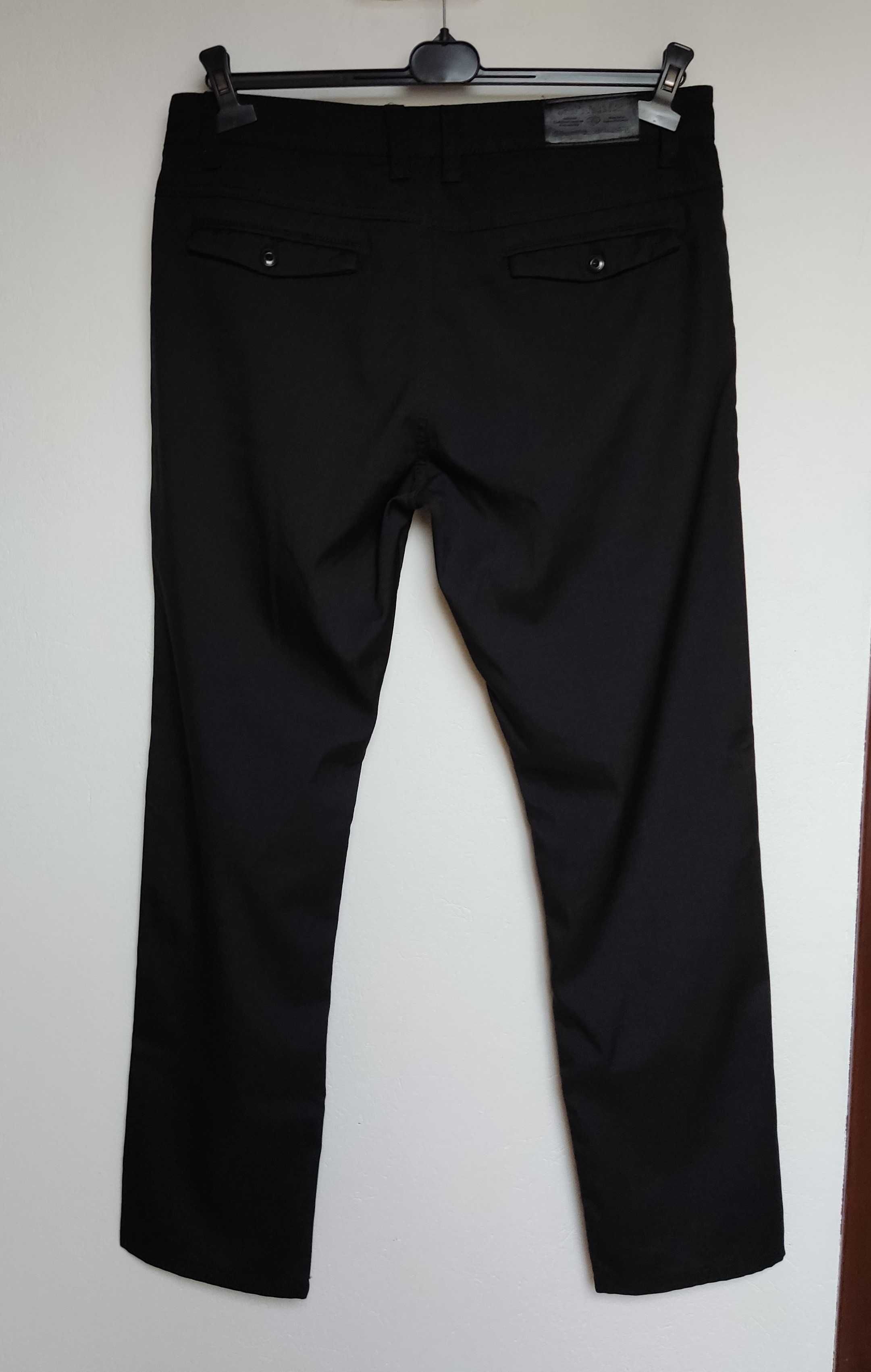 Spodnie męskie czarne materiałowe bawełniane eleganckie gładkie W35L32