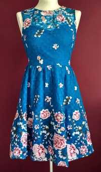 Koronkowa haftowana w kwiaty sukienka orsay
