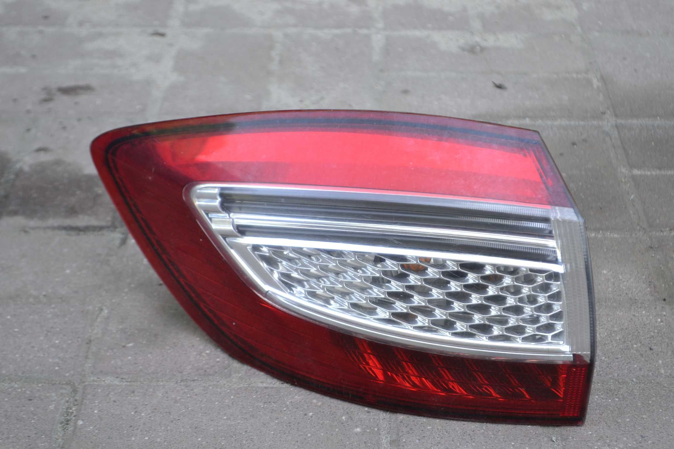 Lampa tylna tył w błotnik FORD MONDEO Mk4 LIFT KOMBI europejska