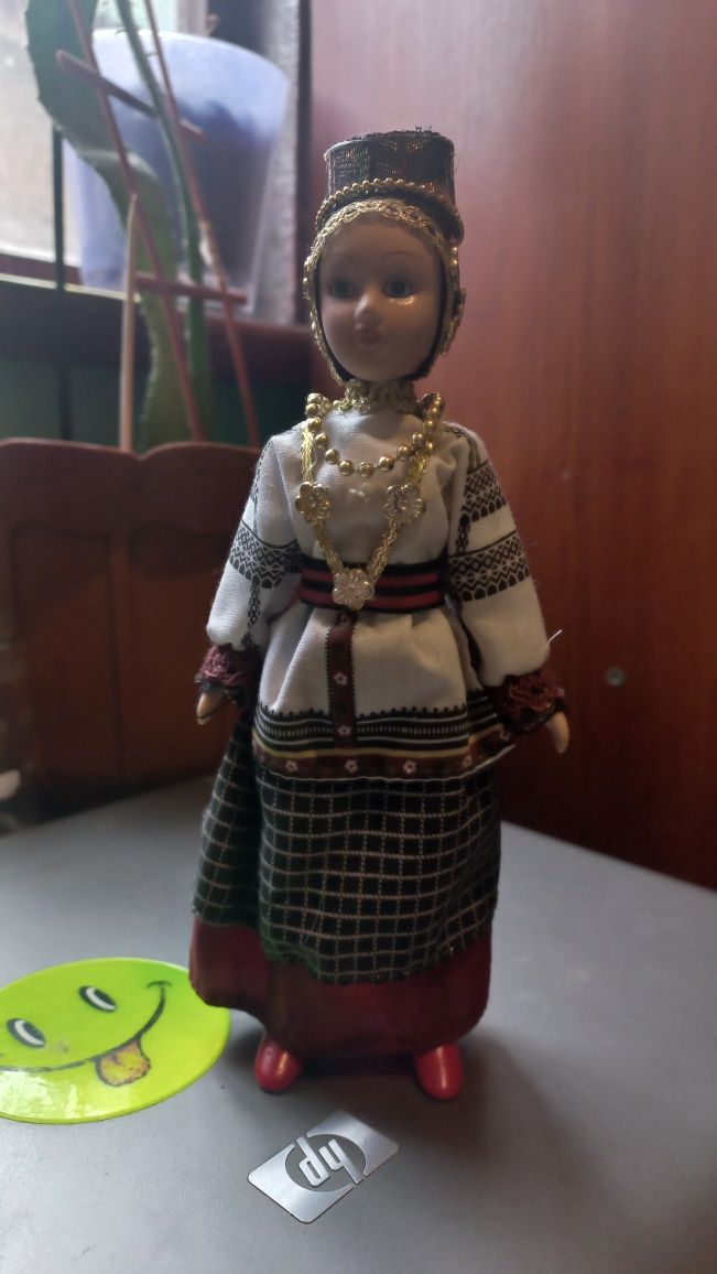 Лялька форфорова