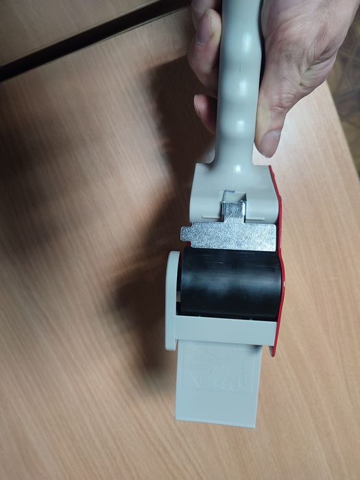 Диспенсер для скотчу