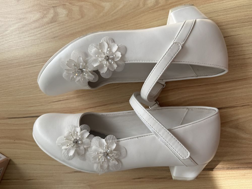 Buty komunijne dziewczęce  białe