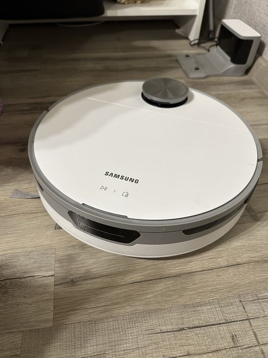 Продам Робот-пилосос Samsung VR30T80313W