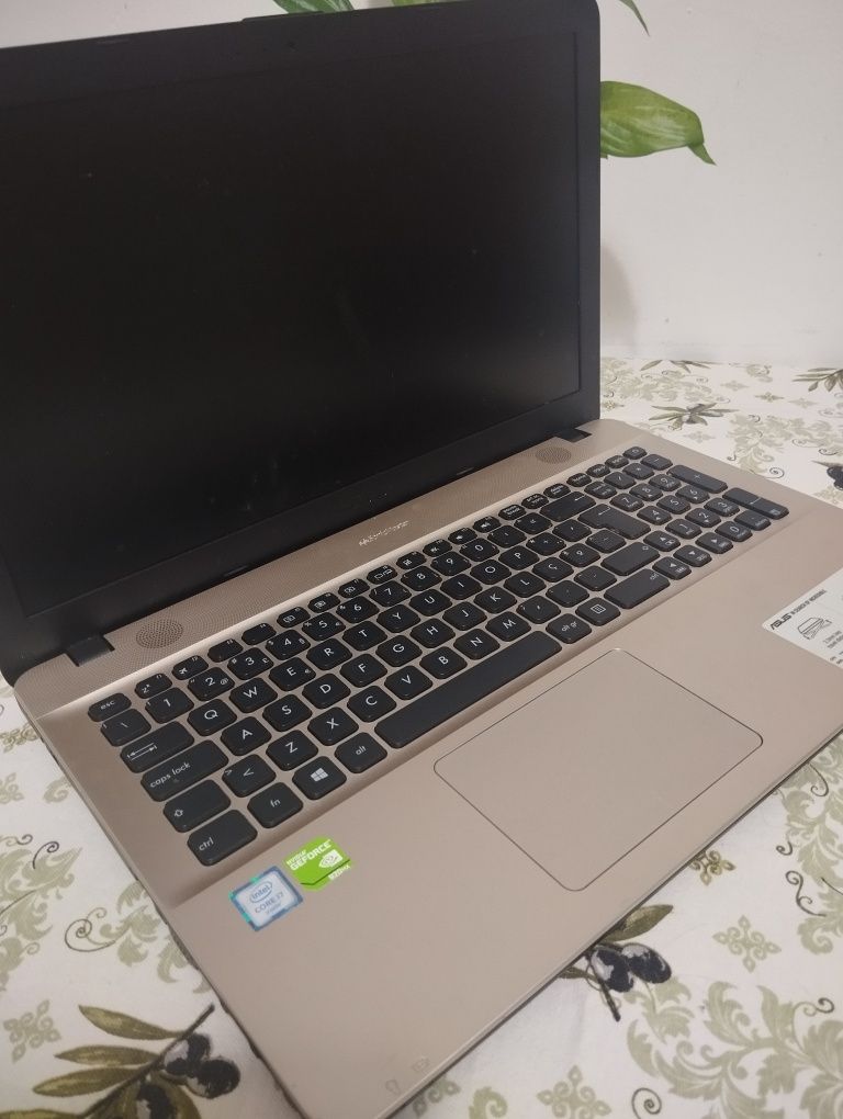 ASUS com avaria na motherbord e sem disco rígido