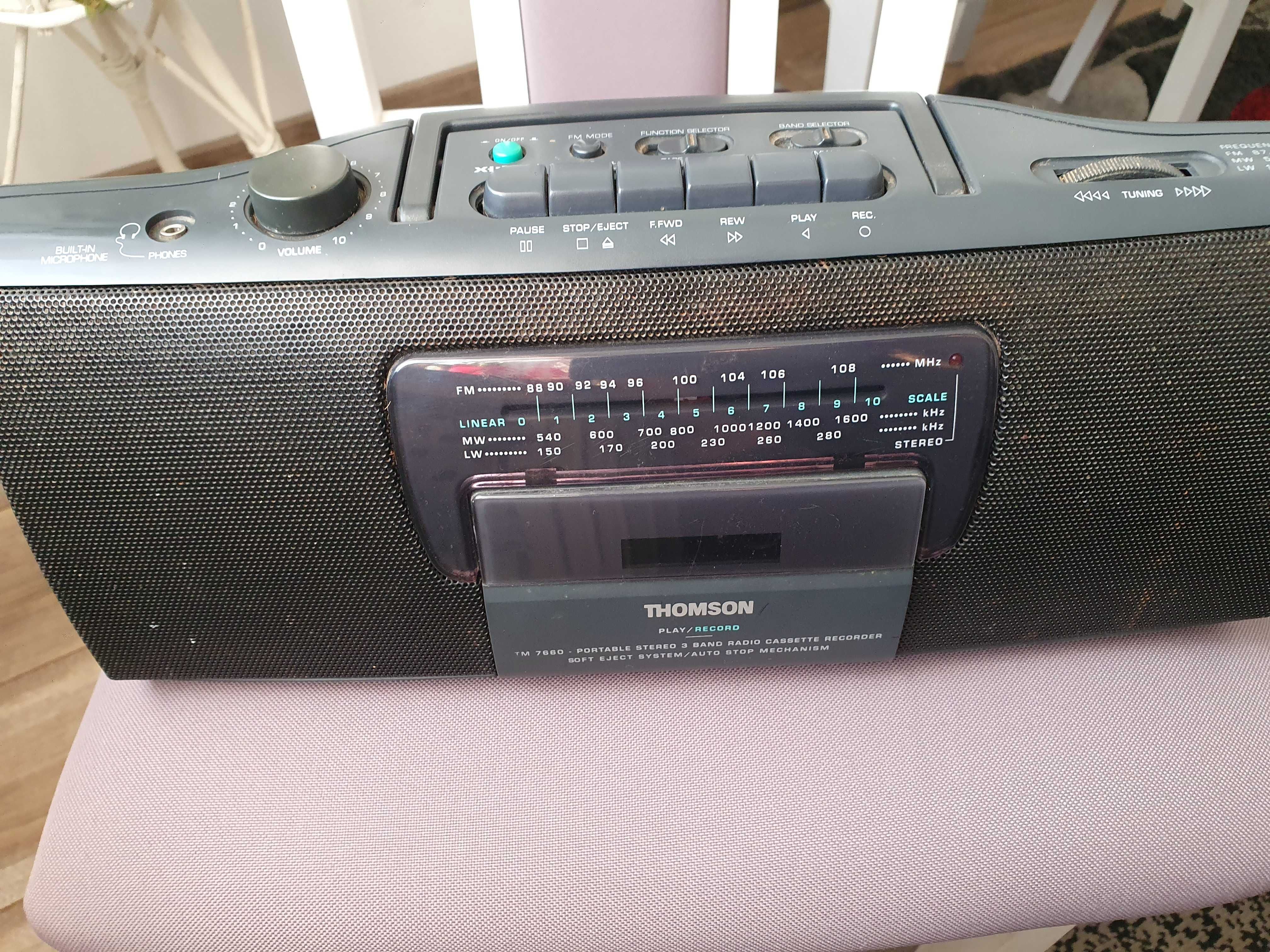 Stary zabytkowy radiomagnetofon Thomson TM 7660