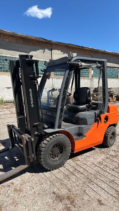 Навантажувач вилковий