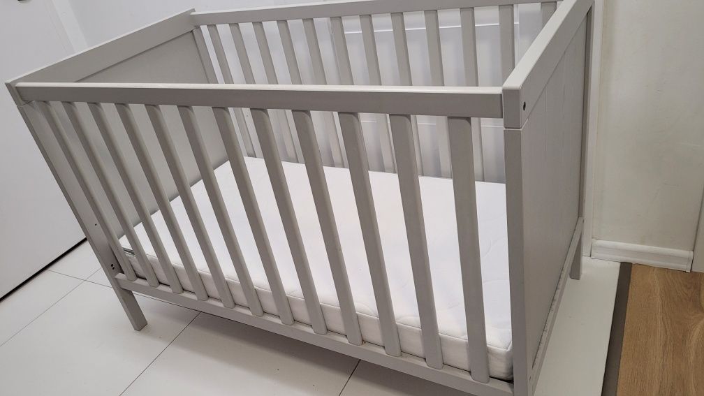 Łóżeczko Ikea Sundvik  jasno szare z materacem BDB