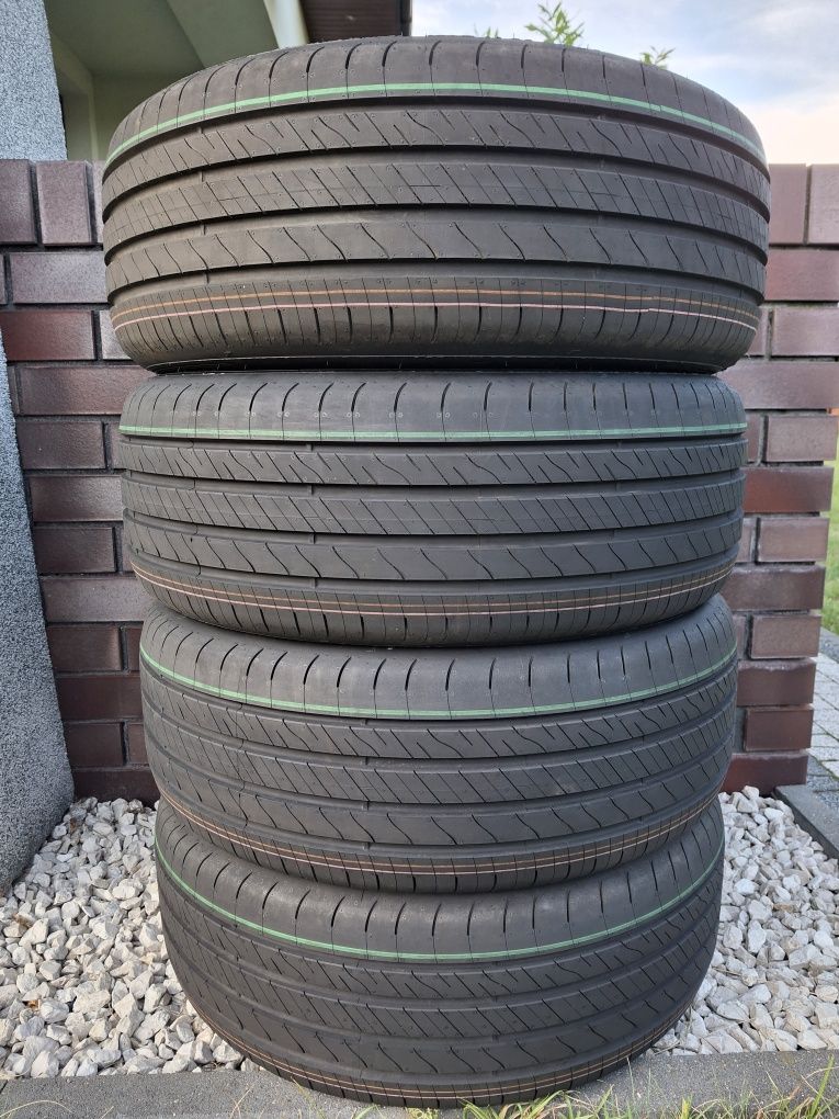 Nowe 215/55r17 Goodyear  DEMO 2024 rok